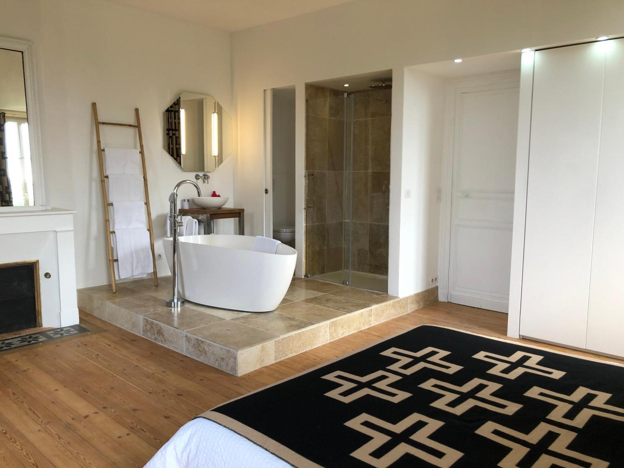 Chateau Bernon Maison D Hotes - Piscine Et Spa Queyrac エクステリア 写真