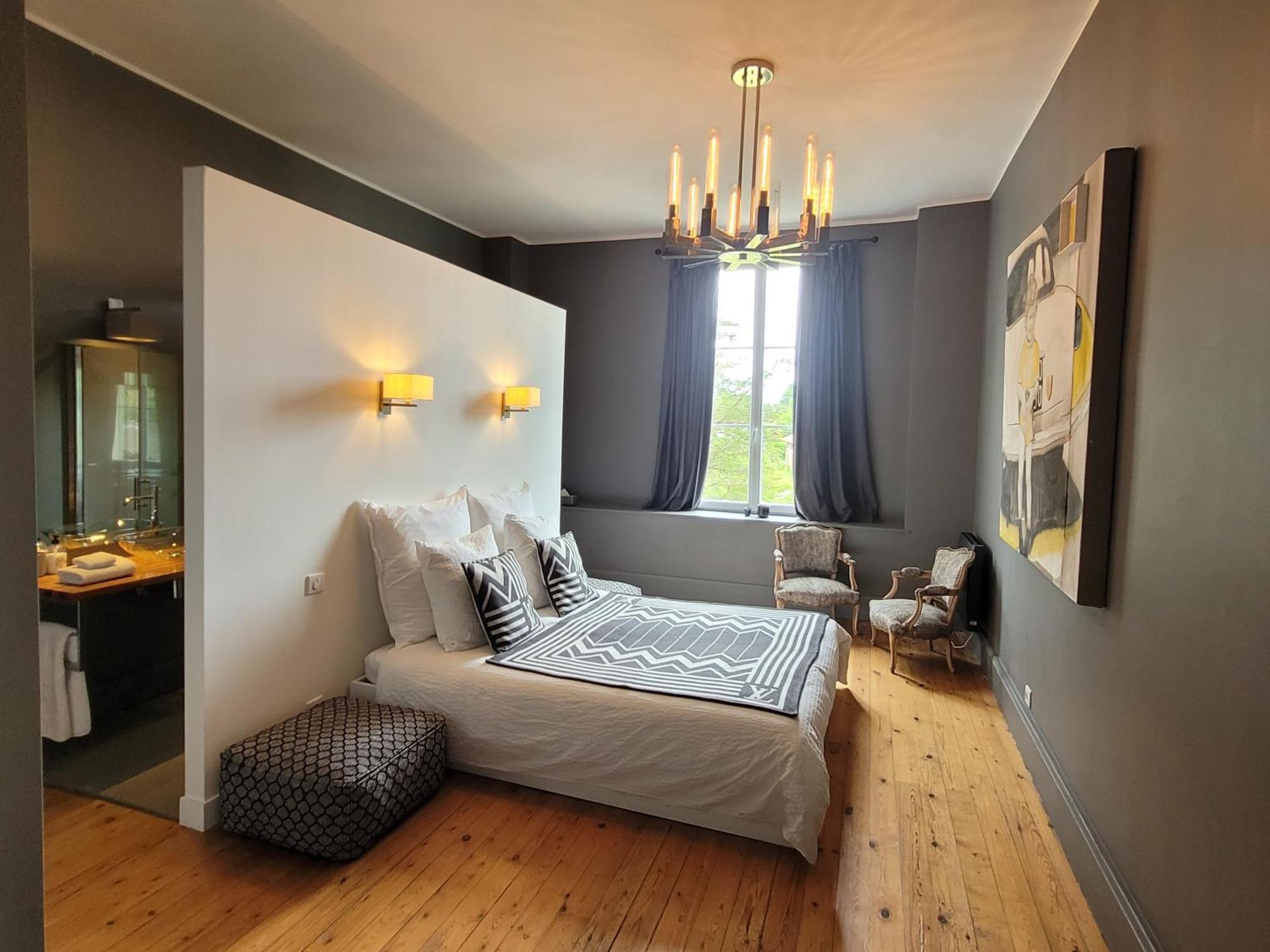 Chateau Bernon Maison D Hotes - Piscine Et Spa Queyrac エクステリア 写真